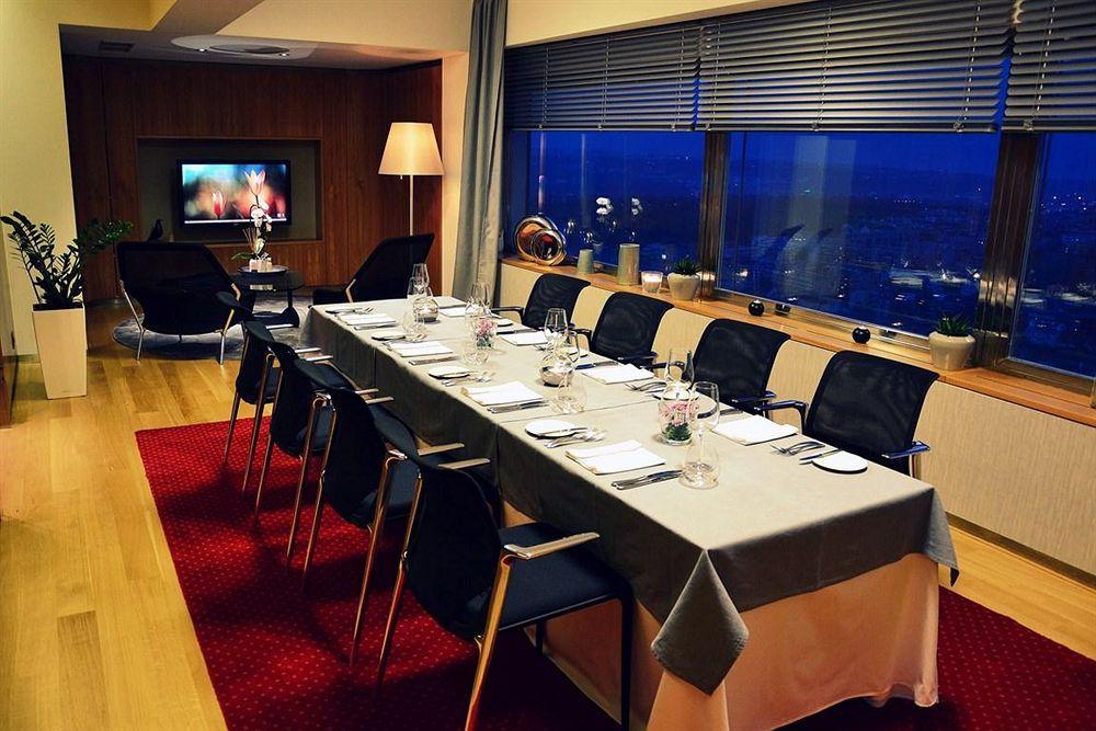 One Room Hotel Прага Экстерьер фото